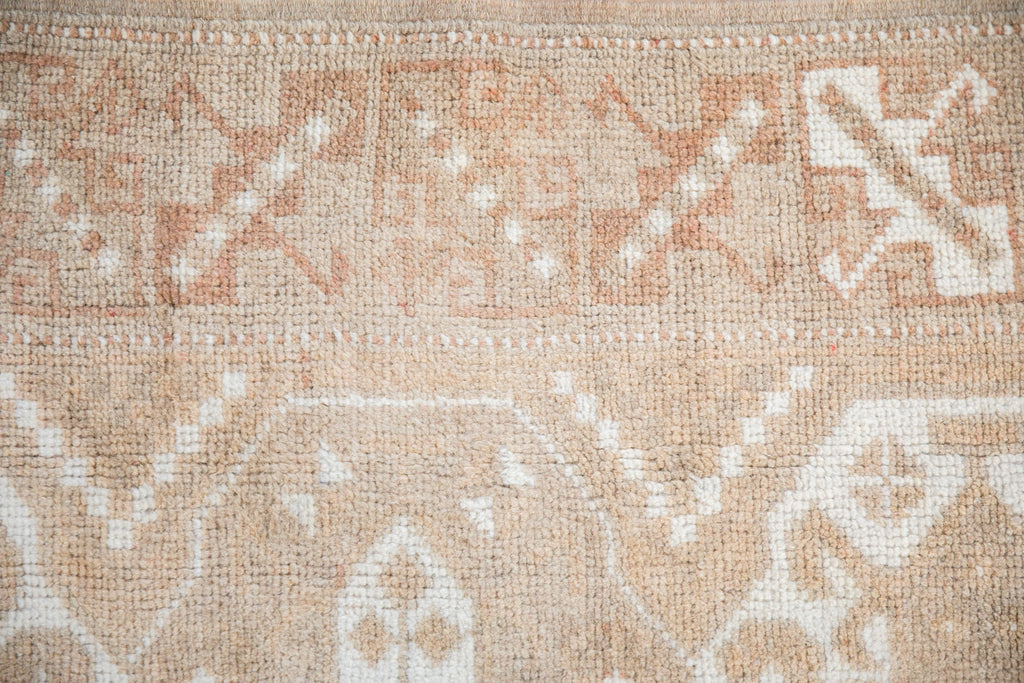 2.5x4 Vintage Distressed Melas Rug