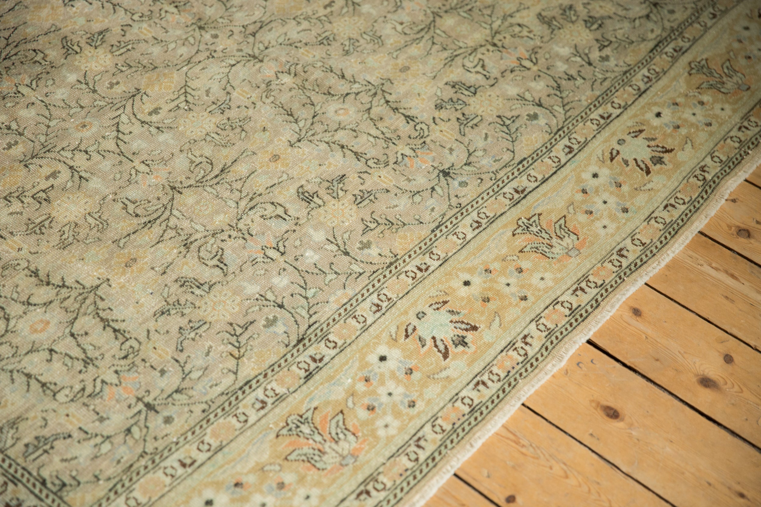 6.5x9.5 Vintage Distressed Sivas Carpet