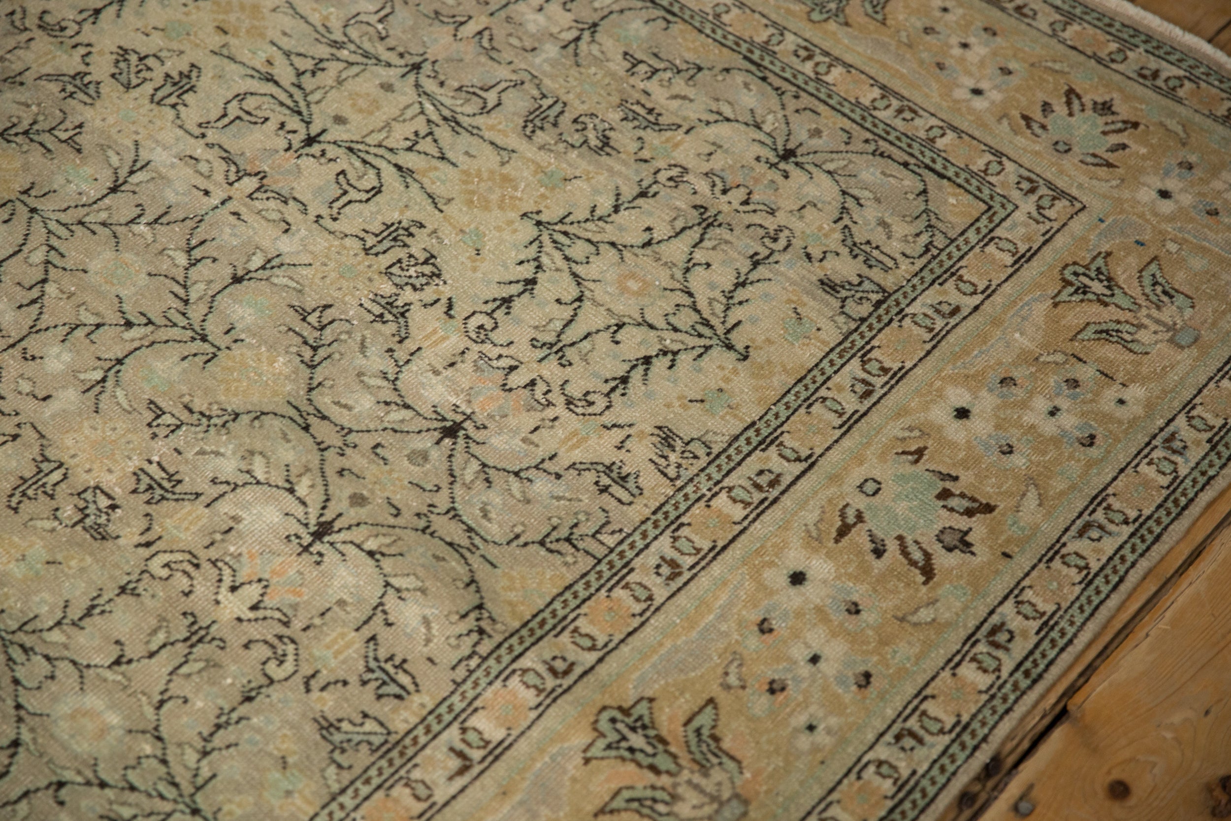 6.5x9.5 Vintage Distressed Sivas Carpet