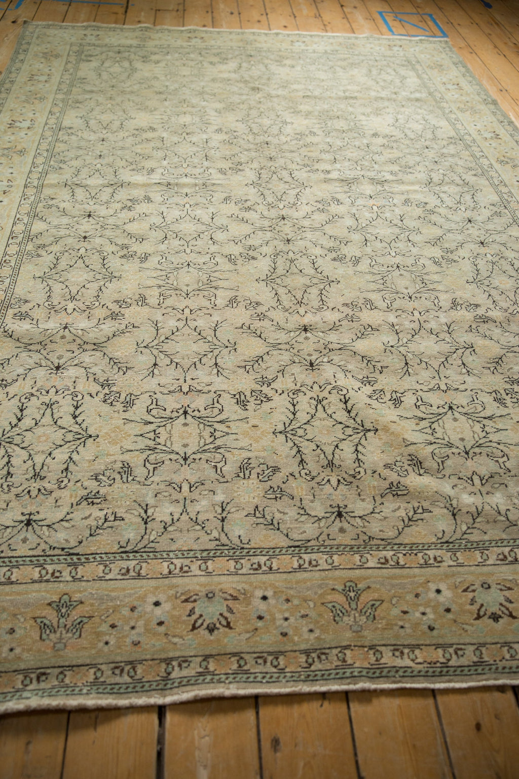 6.5x9.5 Vintage Distressed Sivas Carpet