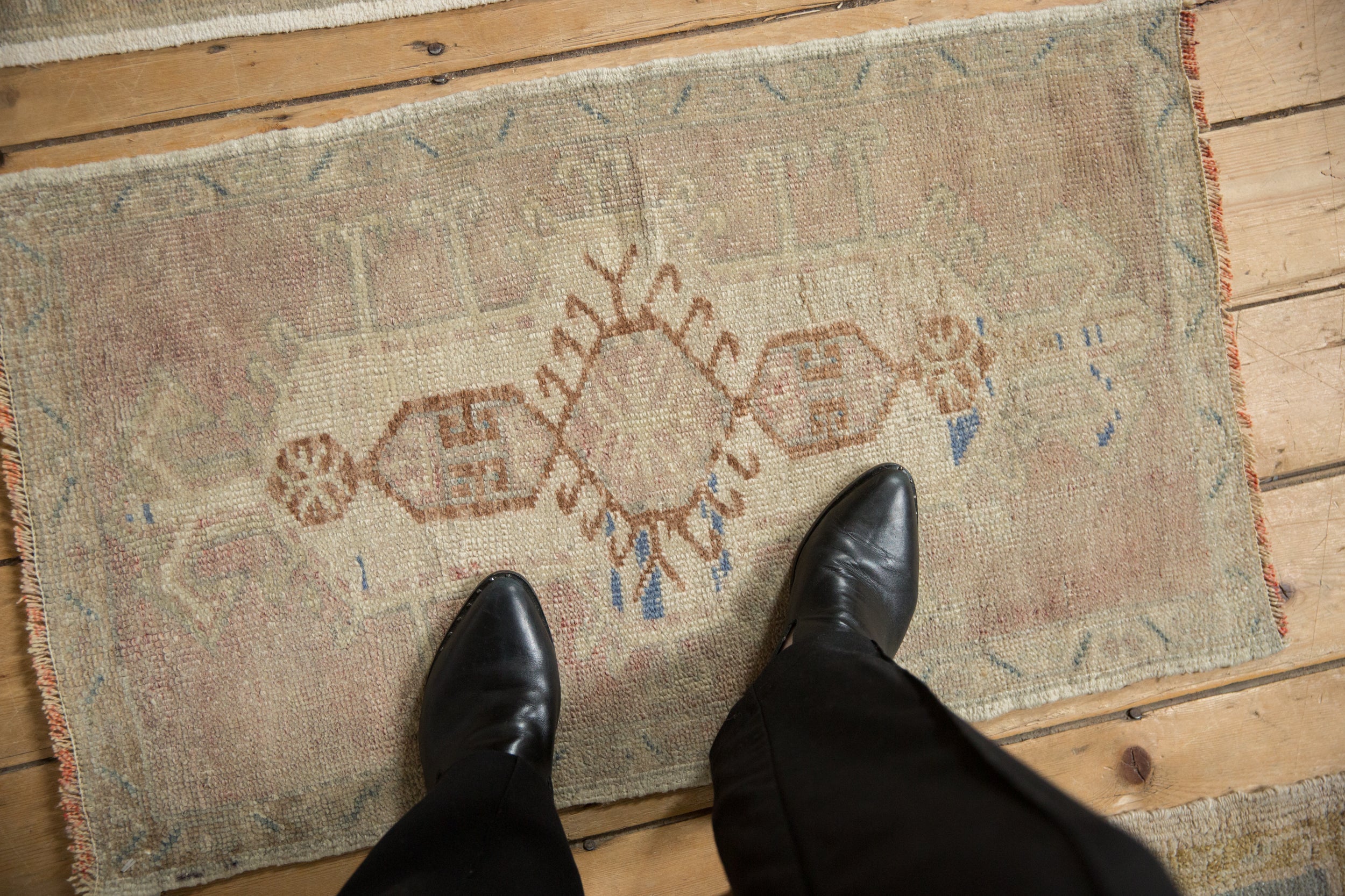 1.5x3 Vintage Distressed Oushak Rug Mat