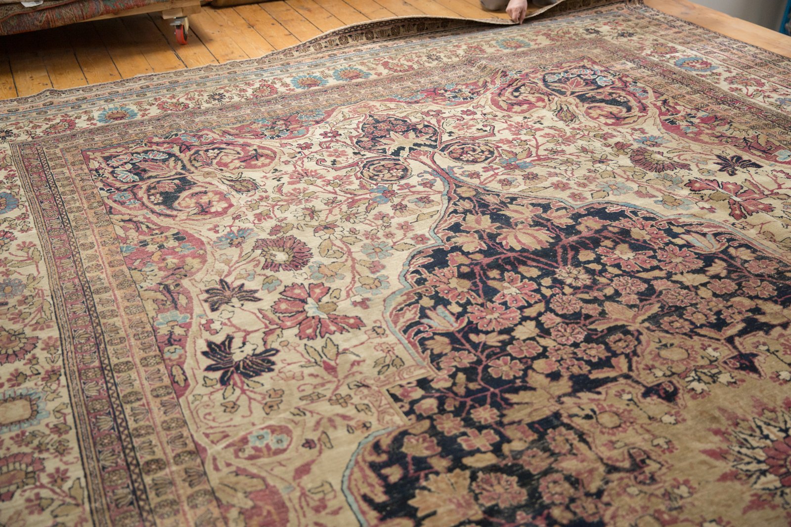 11.5x19.5 Antique Kermanshah Carpet