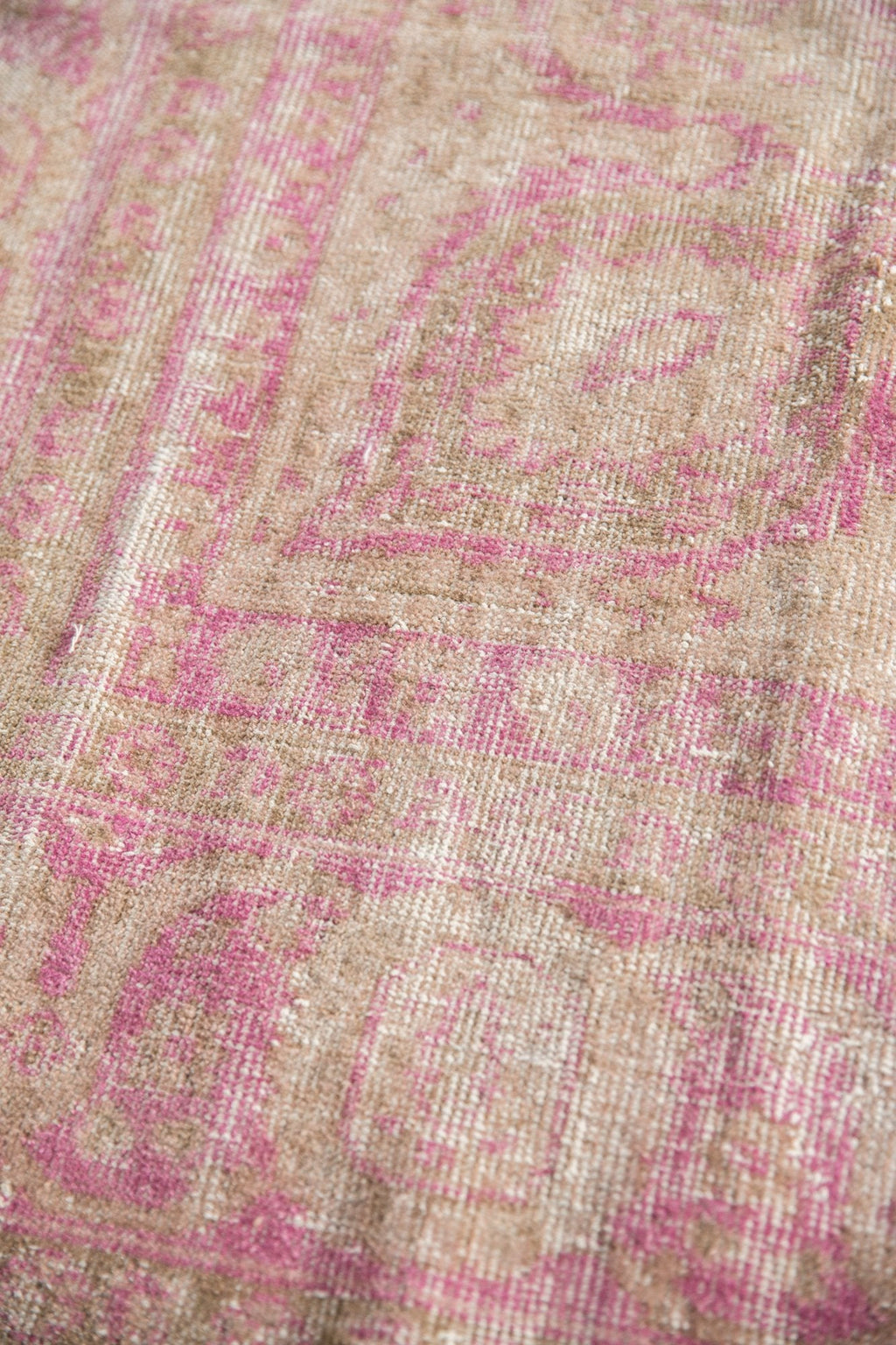 9.5x12.5 Vintage Distressed Sivas Carpet