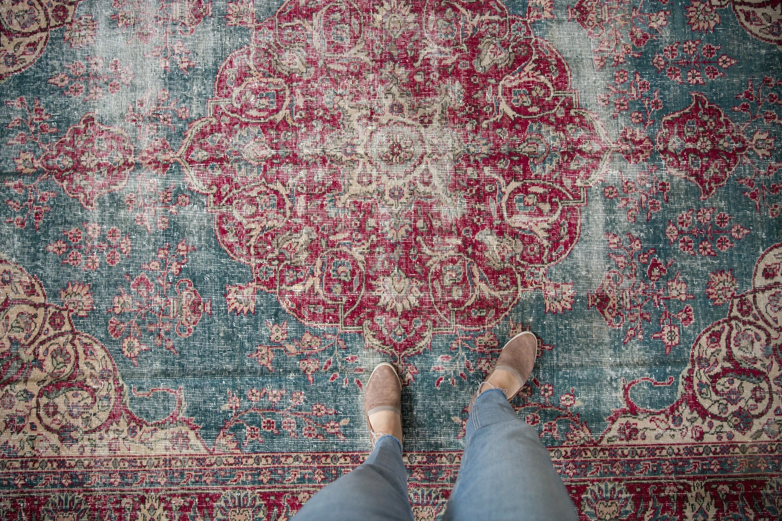 7.5x10.5 Vintage Distressed Sivas Carpet