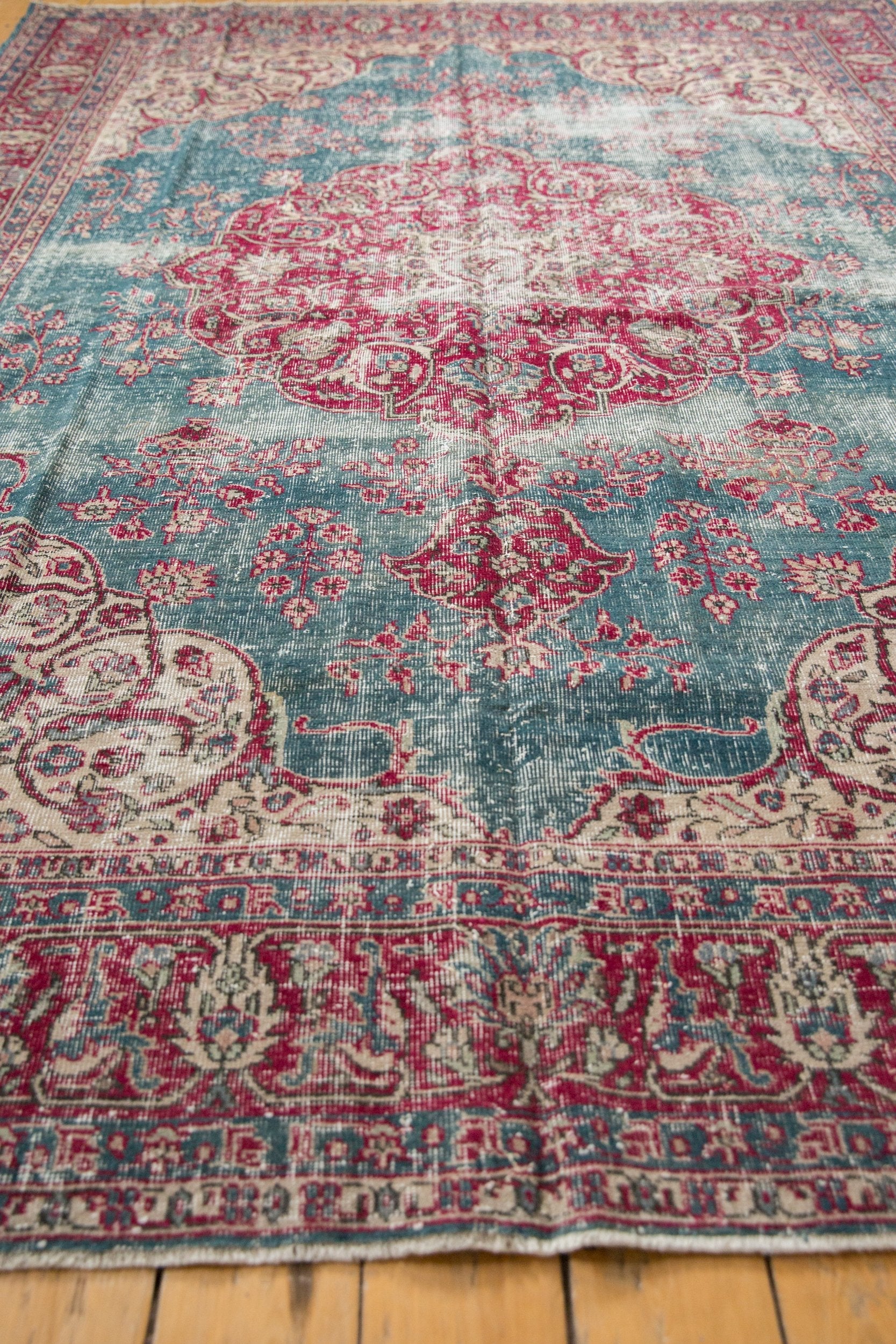 7.5x10.5 Vintage Distressed Sivas Carpet