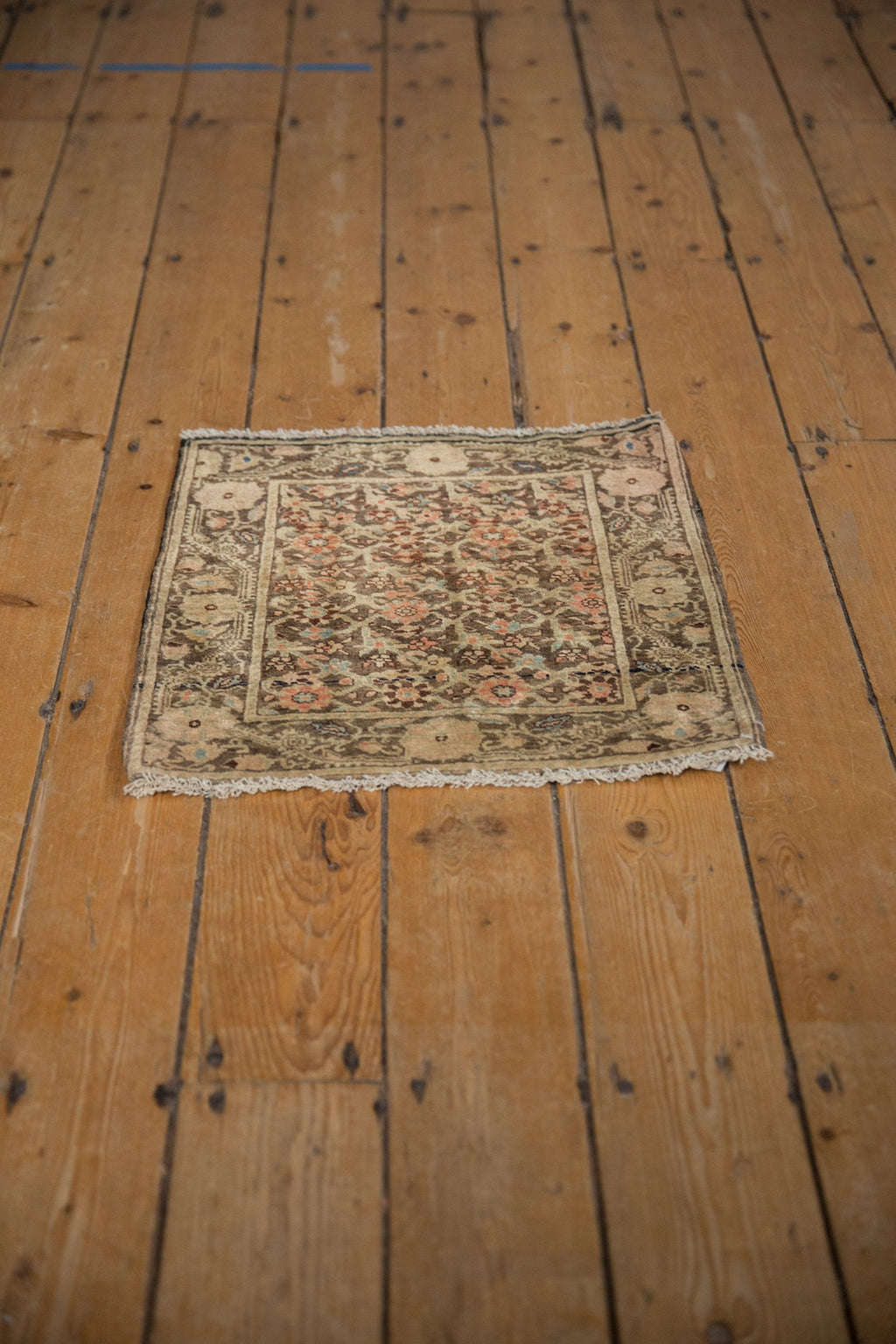 1.5x2 Vintage Fine Distressed Farahan Sarouk Square Rug Mat