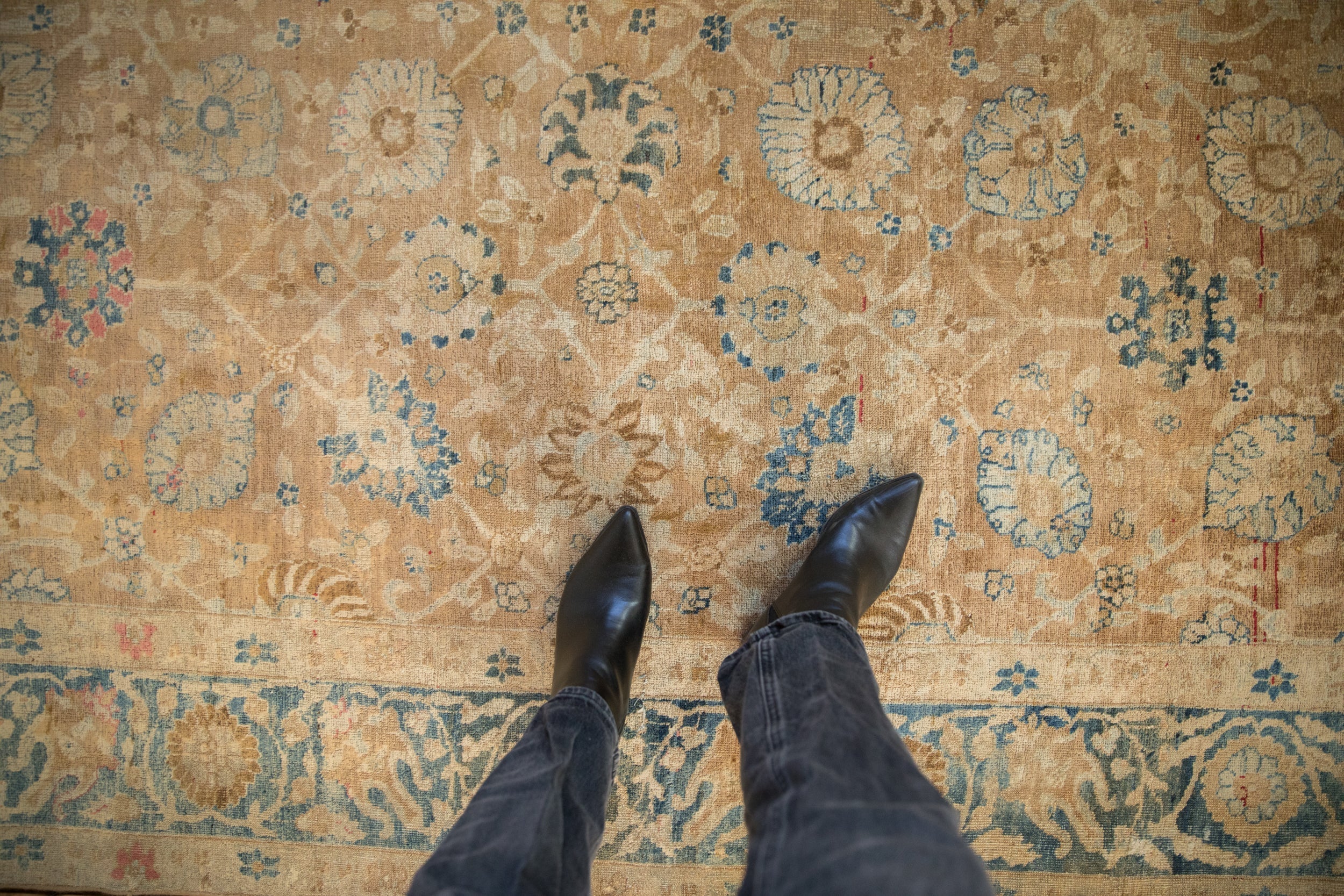 7x11 Antique Distressed Gold Wash Khoy Carpet