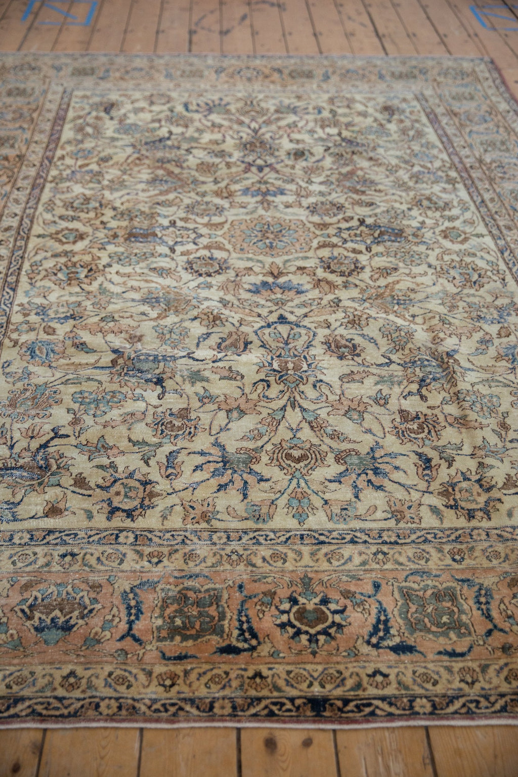 7x9.5 Vintage Distressed Isfahan Carpet