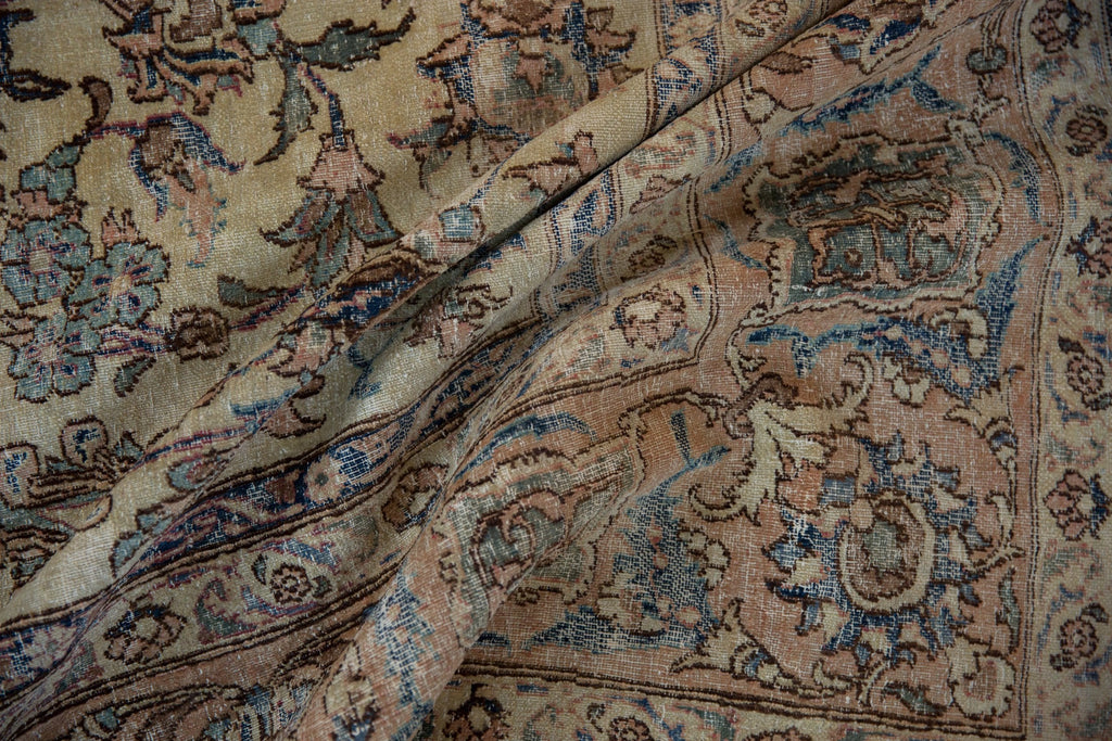 7x9.5 Vintage Distressed Isfahan Carpet
