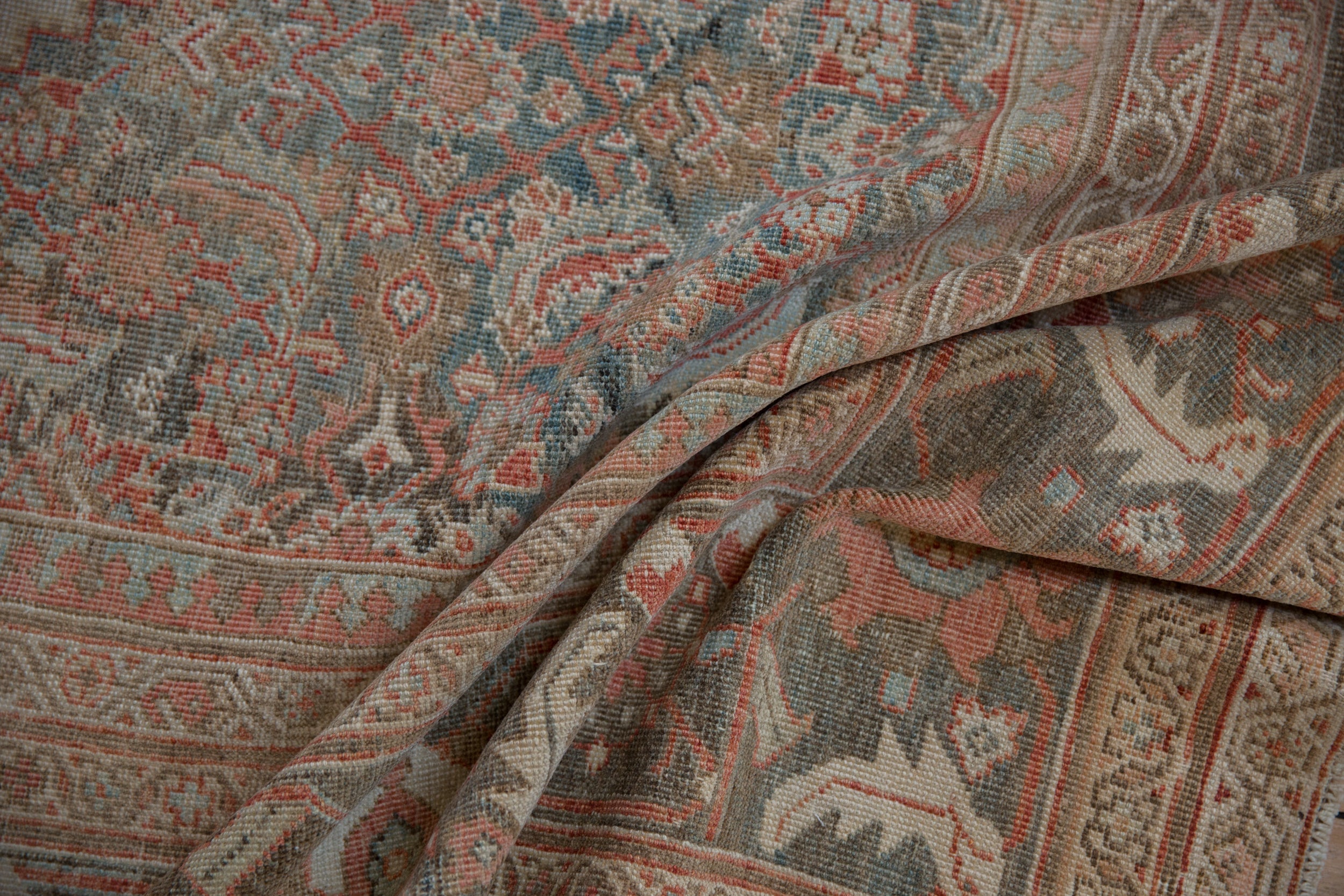 10.5x13 Vintage Distressed Mahal Carpet