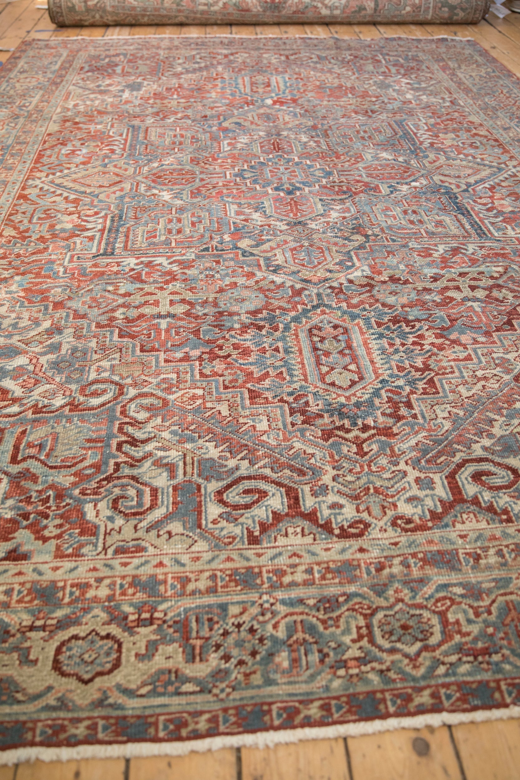 8x11 Vintage Distressed Heriz Carpet