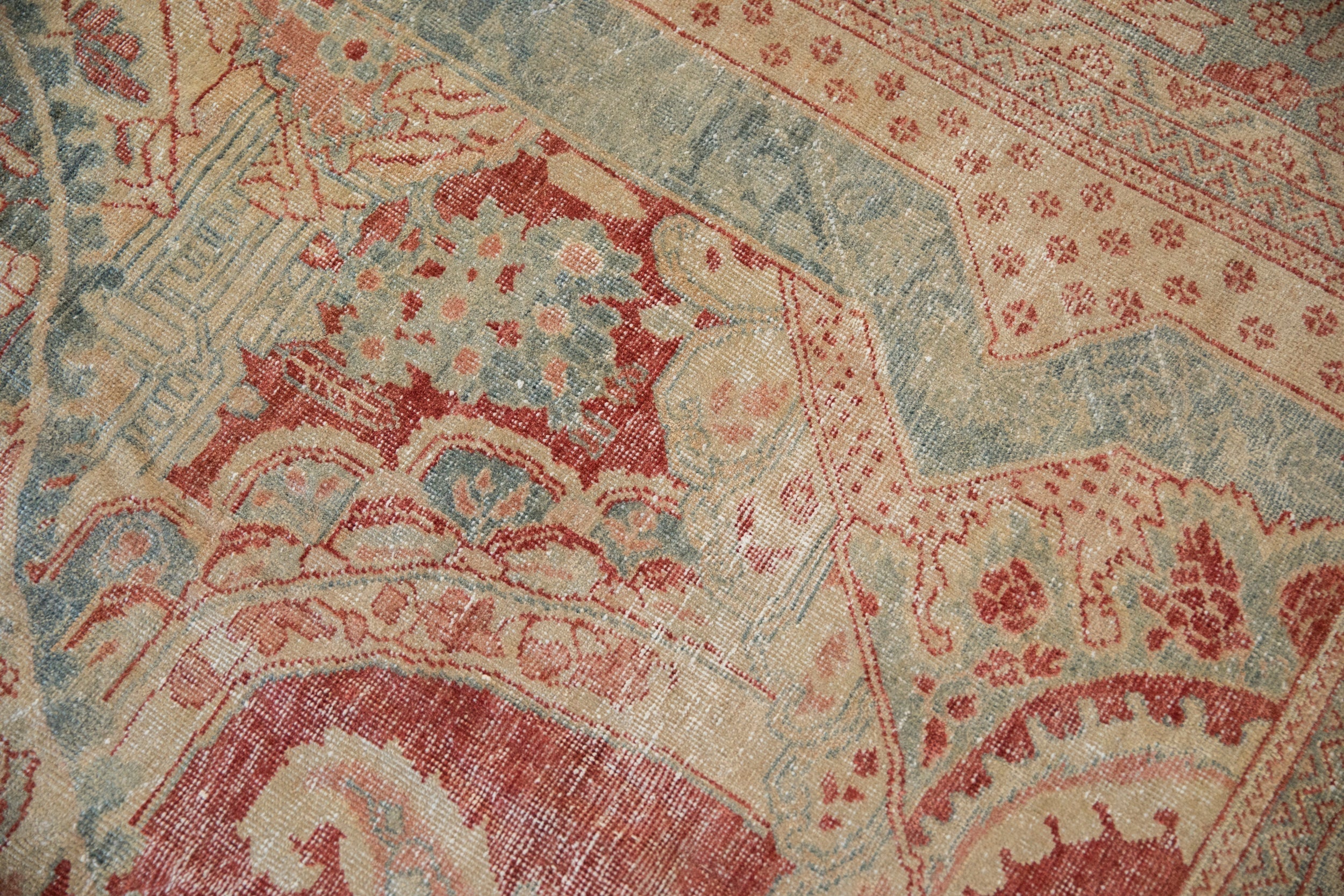 10.5x17.5 Vintage Distressed Mahal Carpet