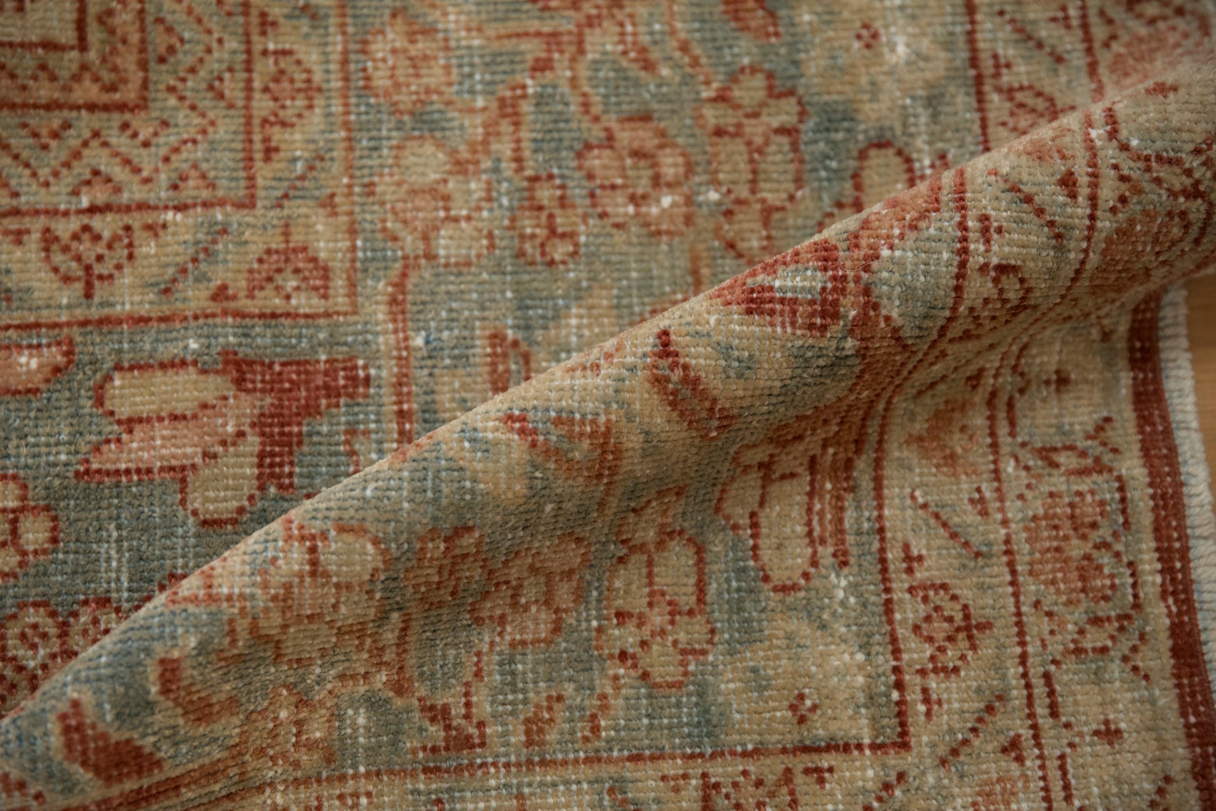 10.5x17.5 Vintage Distressed Mahal Carpet