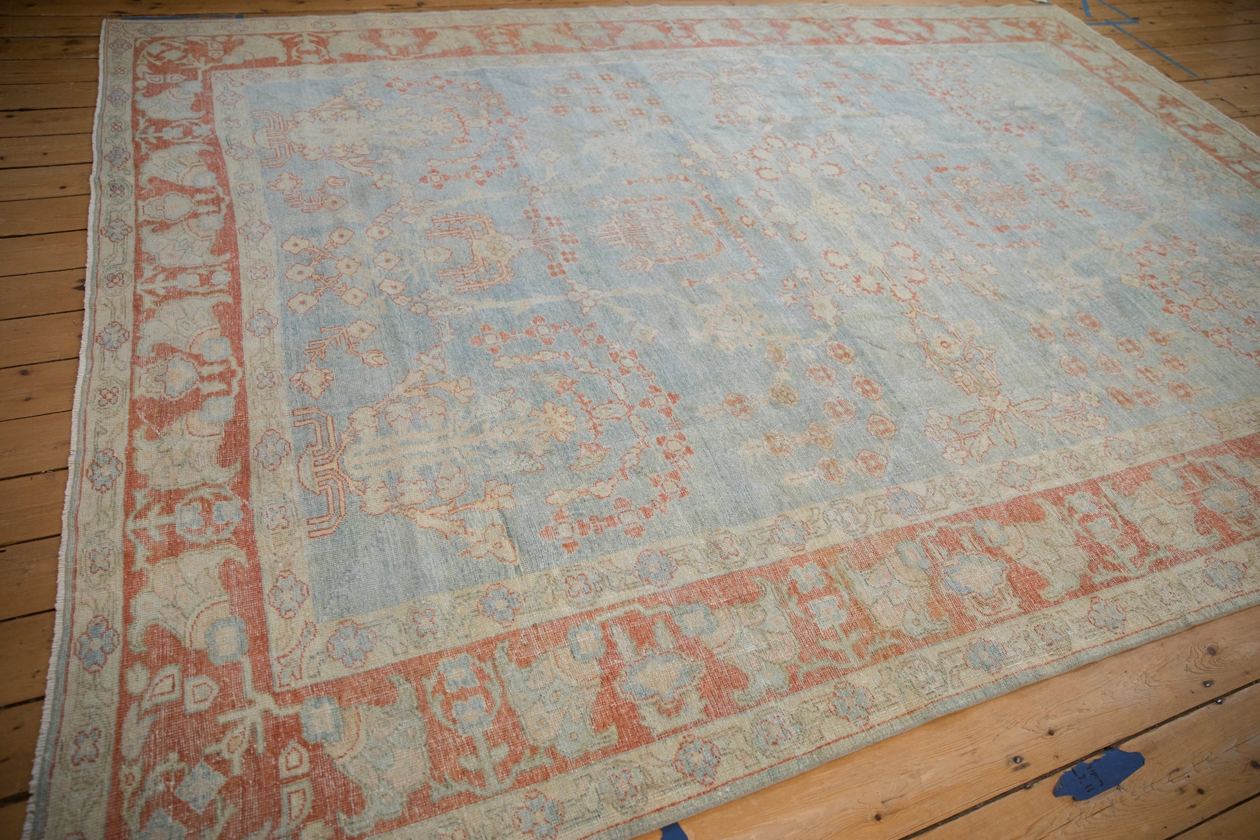 8.5x12 Vintage Distressed Mahal Carpet