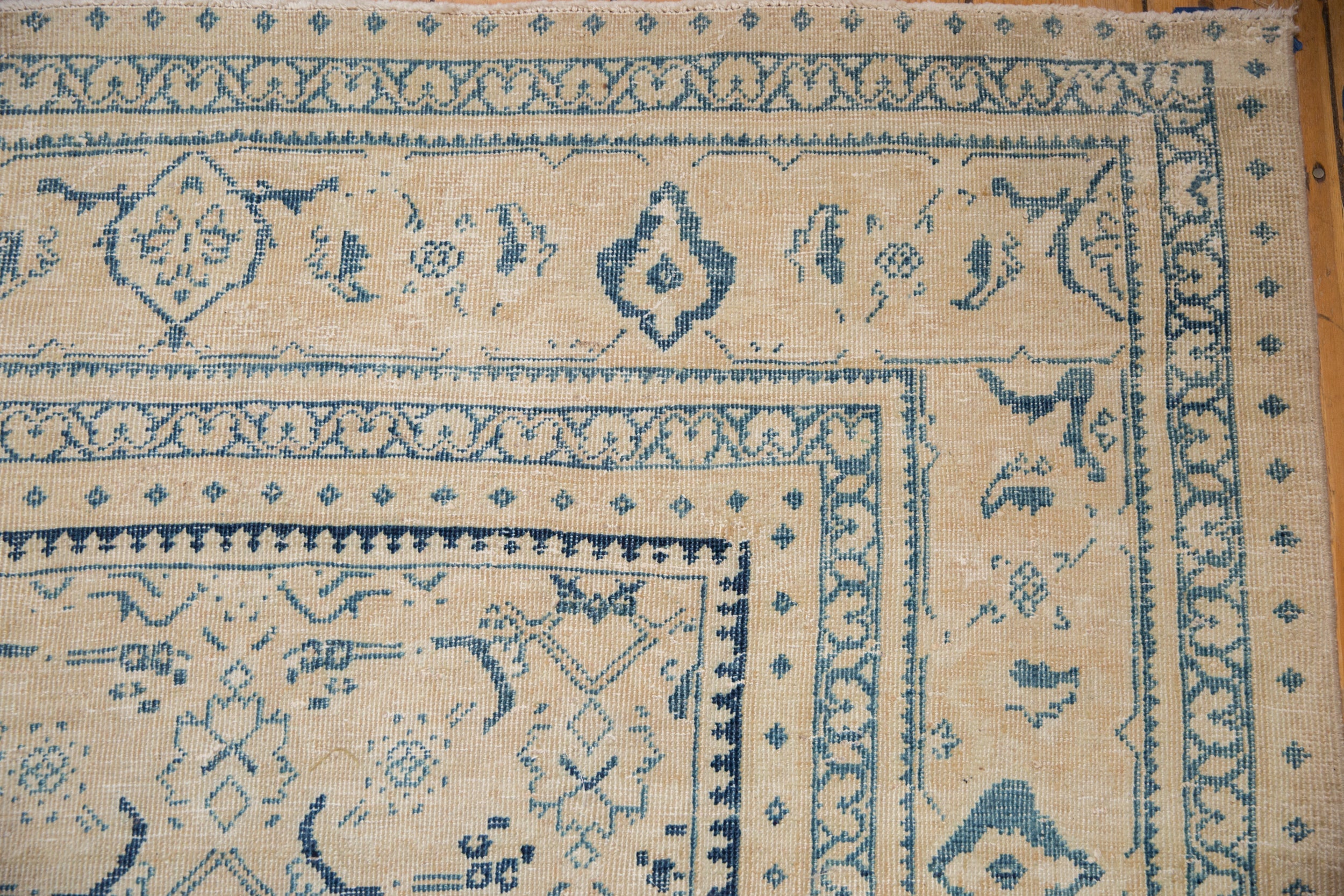 10x13.5 Vintage Distressed Mahal Carpet