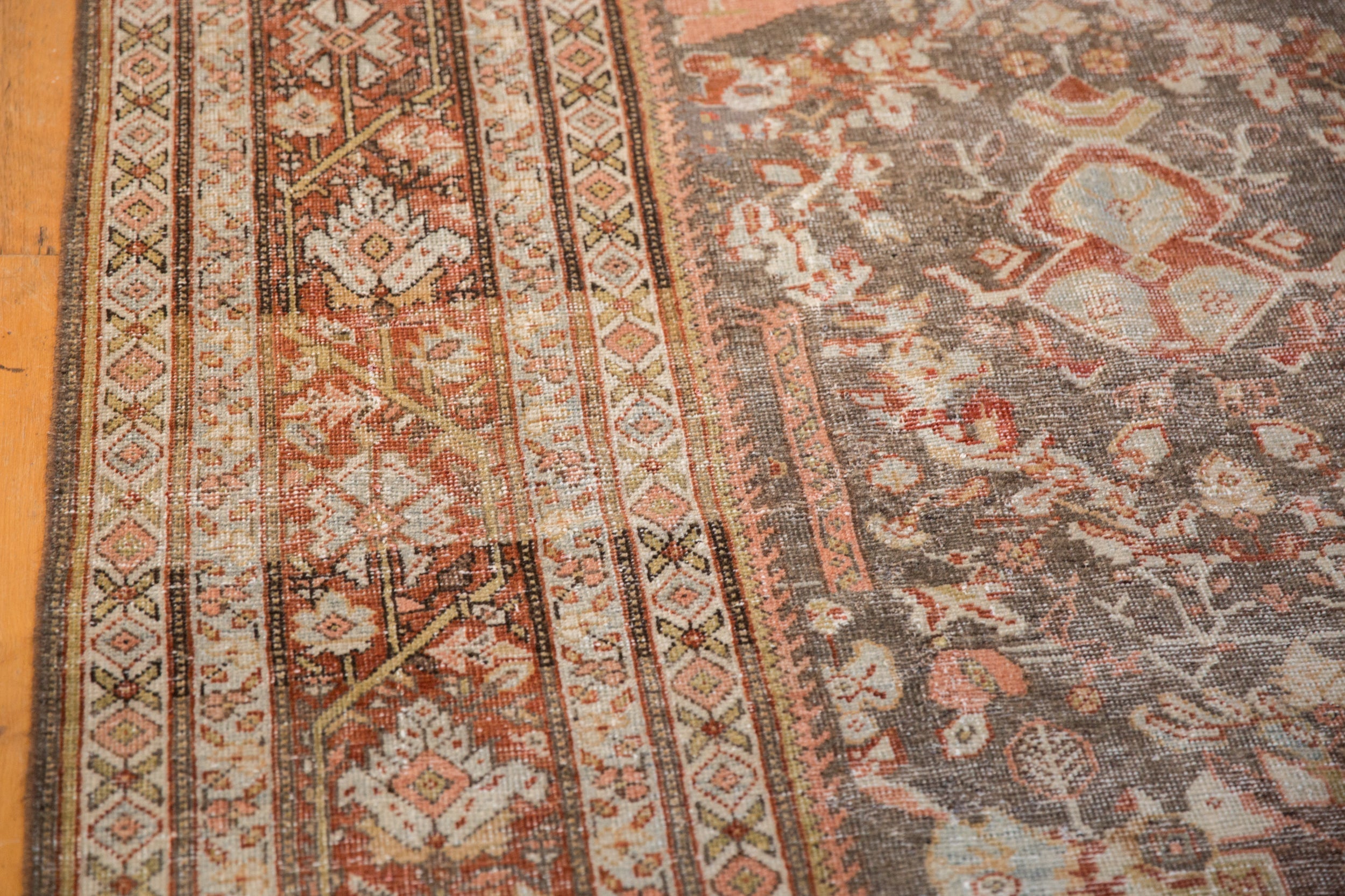 10.5x14.5 Vintage Distressed Mahal Carpet