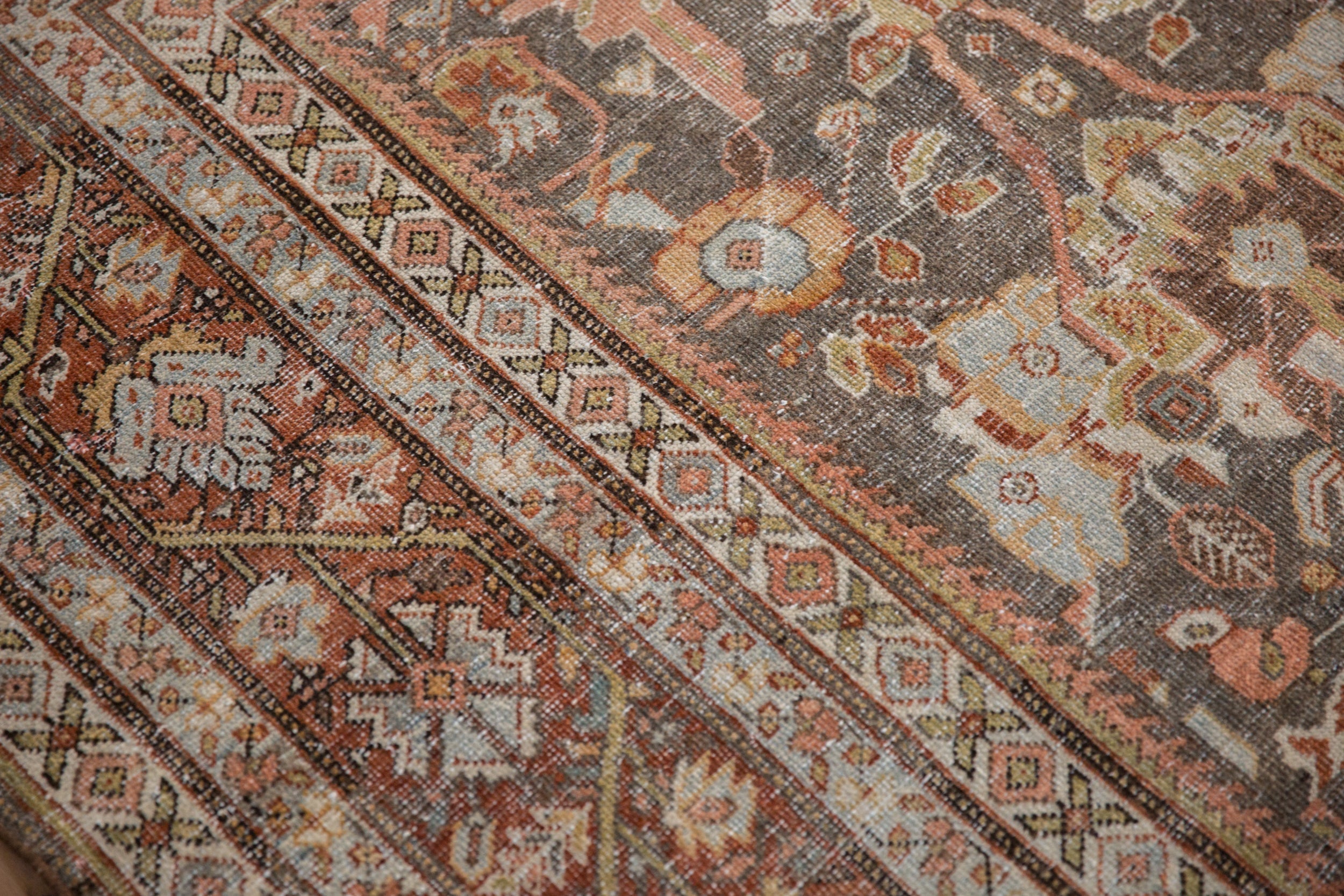10.5x14.5 Vintage Distressed Mahal Carpet
