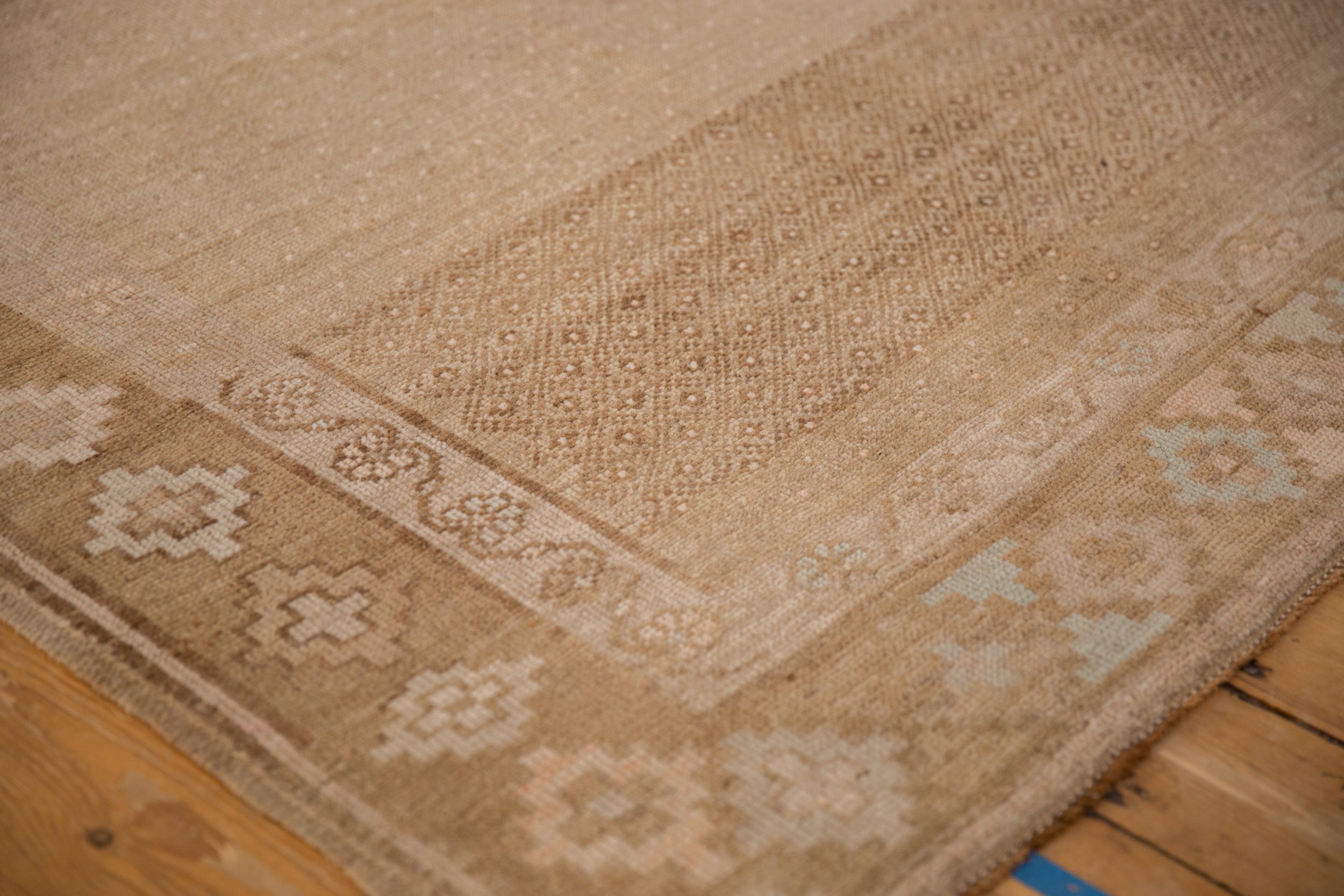 7.5x12 Vintage Distressed Kars Carpet