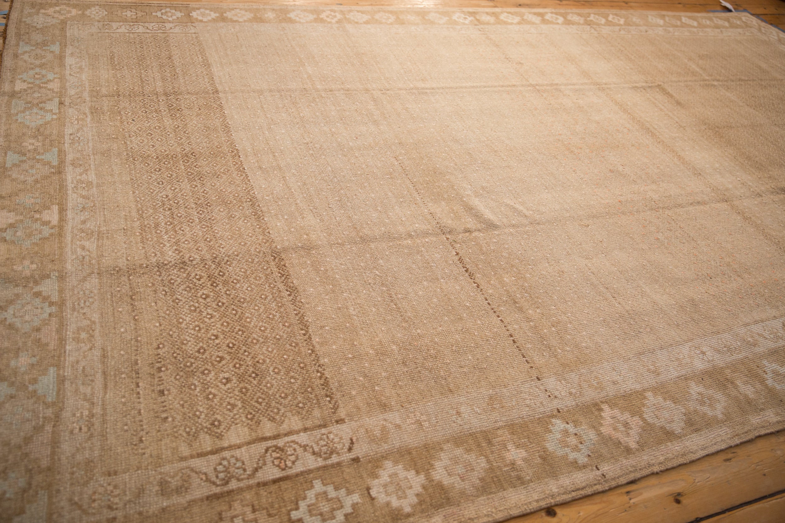 7.5x12 Vintage Distressed Kars Carpet