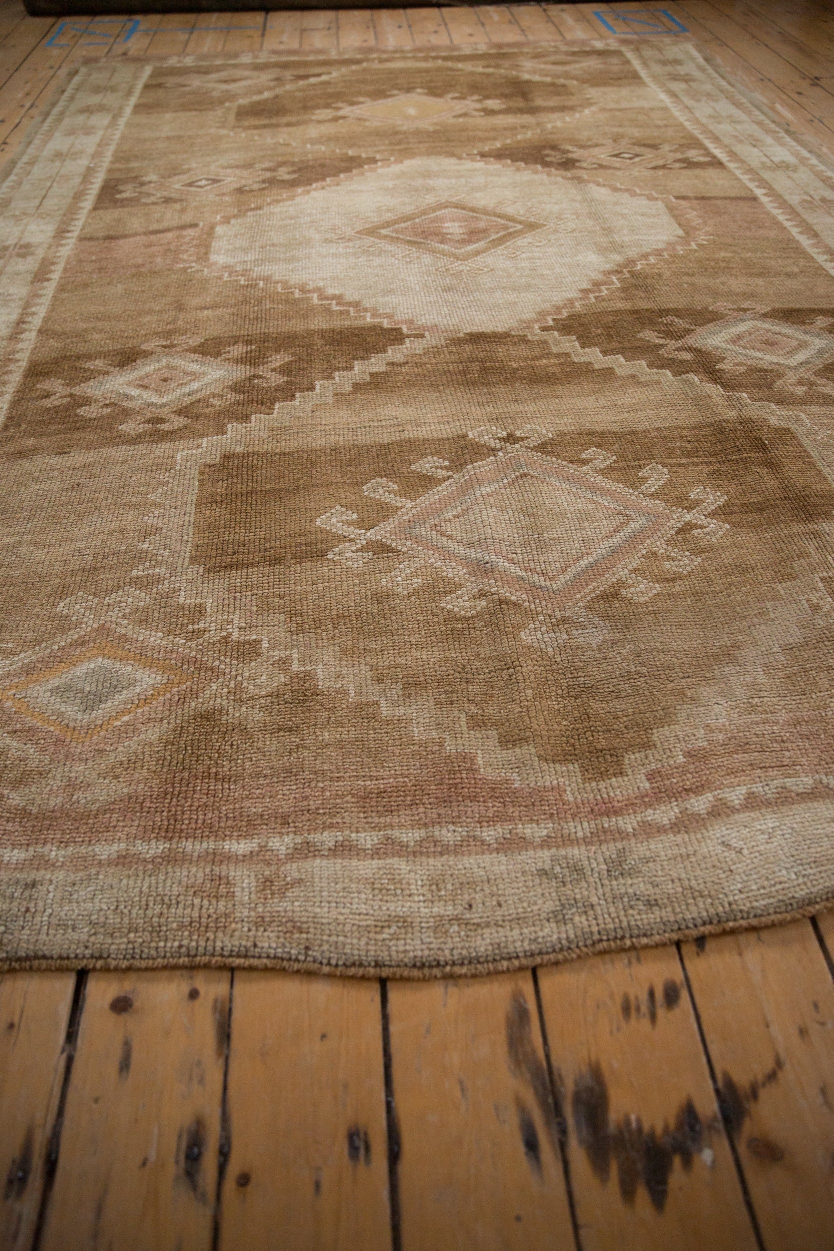 7.5x11 Vintage Distressed Kars Carpet