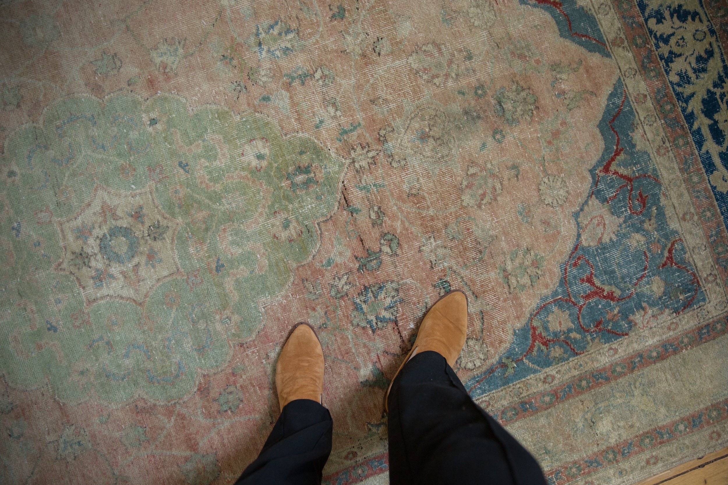5.5x9.5 Vintage Distressed Sivas Carpet