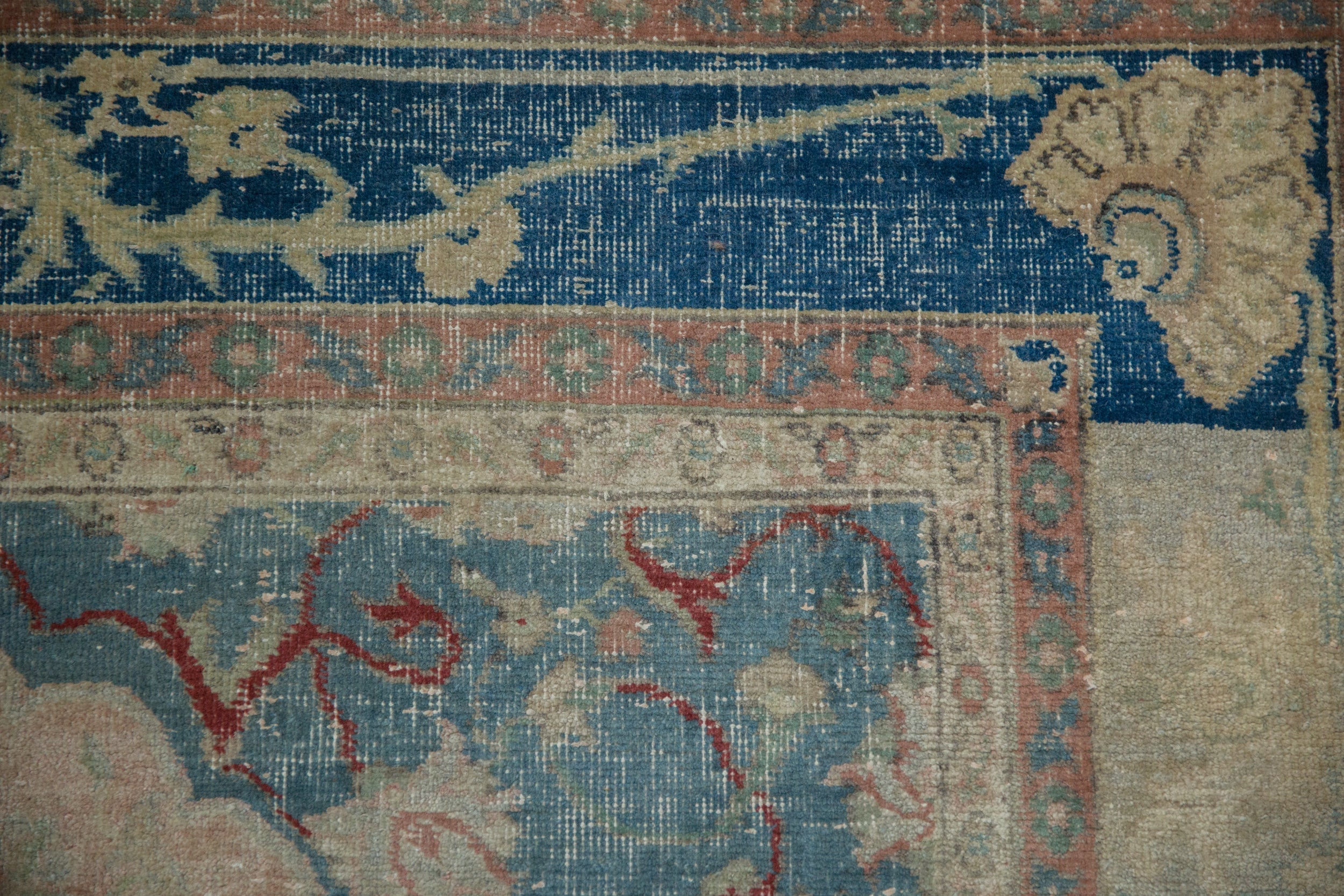 5.5x9.5 Vintage Distressed Sivas Carpet
