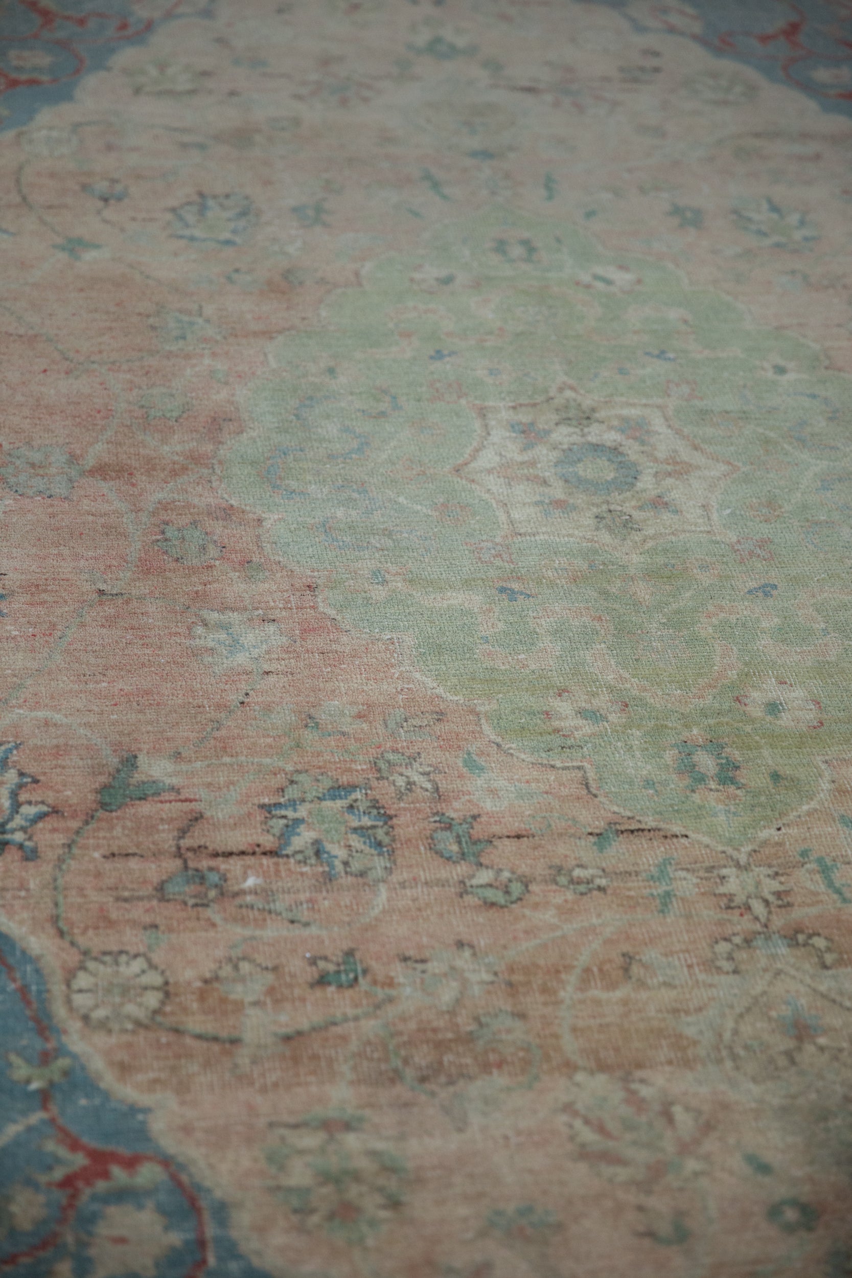 5.5x9.5 Vintage Distressed Sivas Carpet