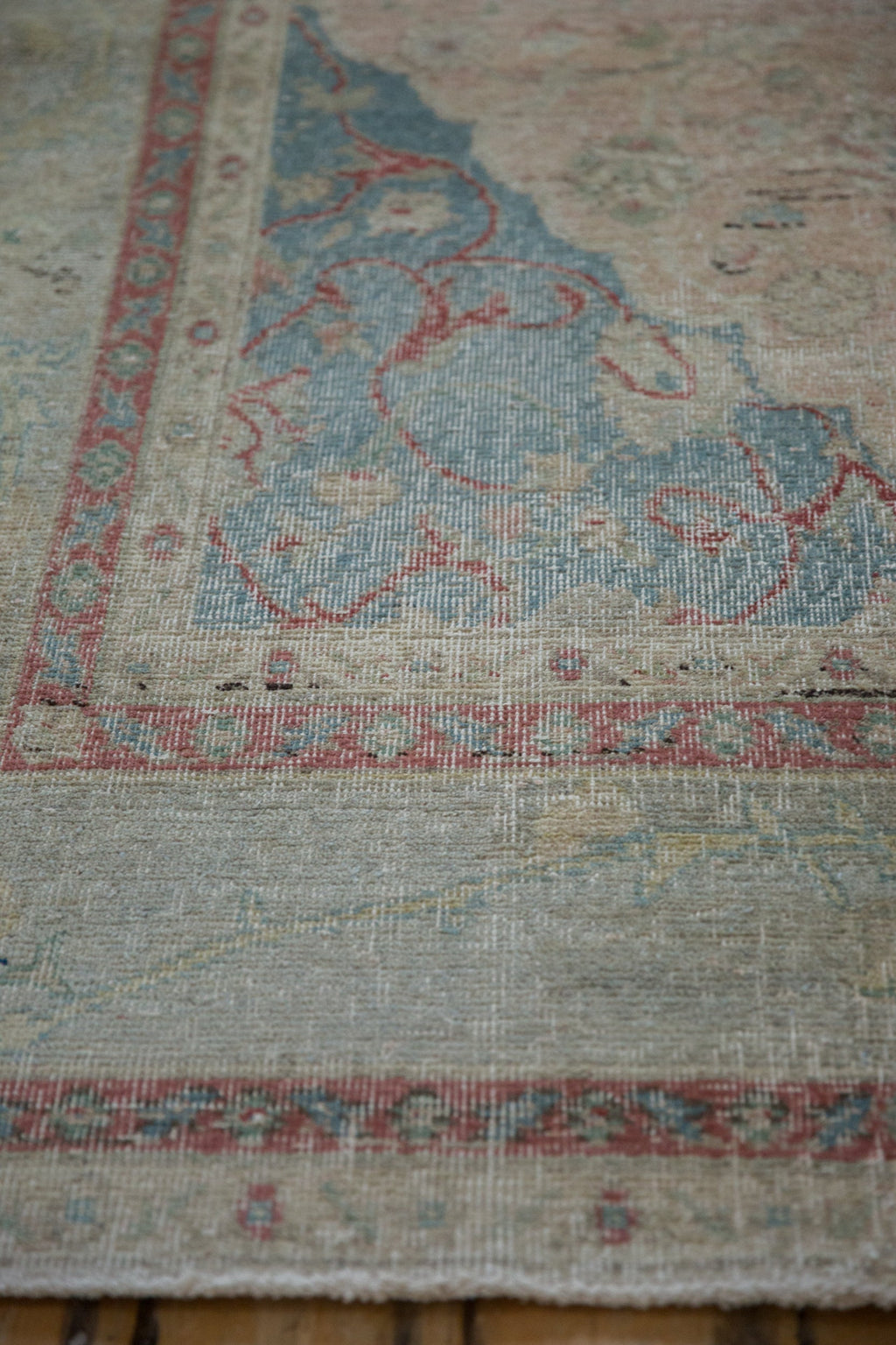5.5x9.5 Vintage Distressed Sivas Carpet