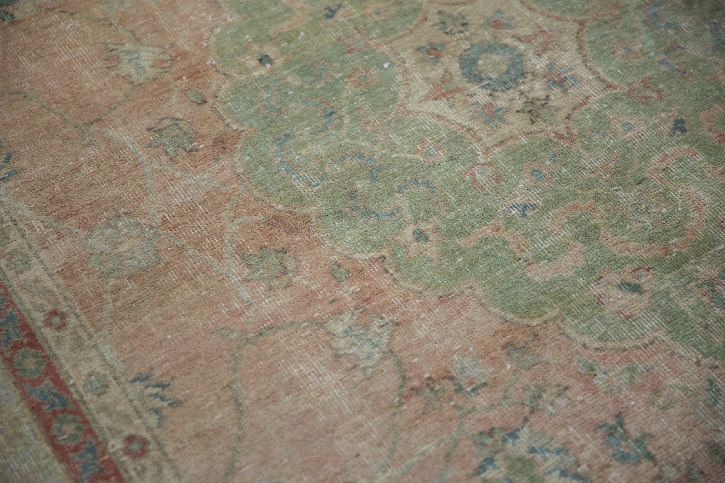 5.5x9.5 Vintage Distressed Sivas Carpet