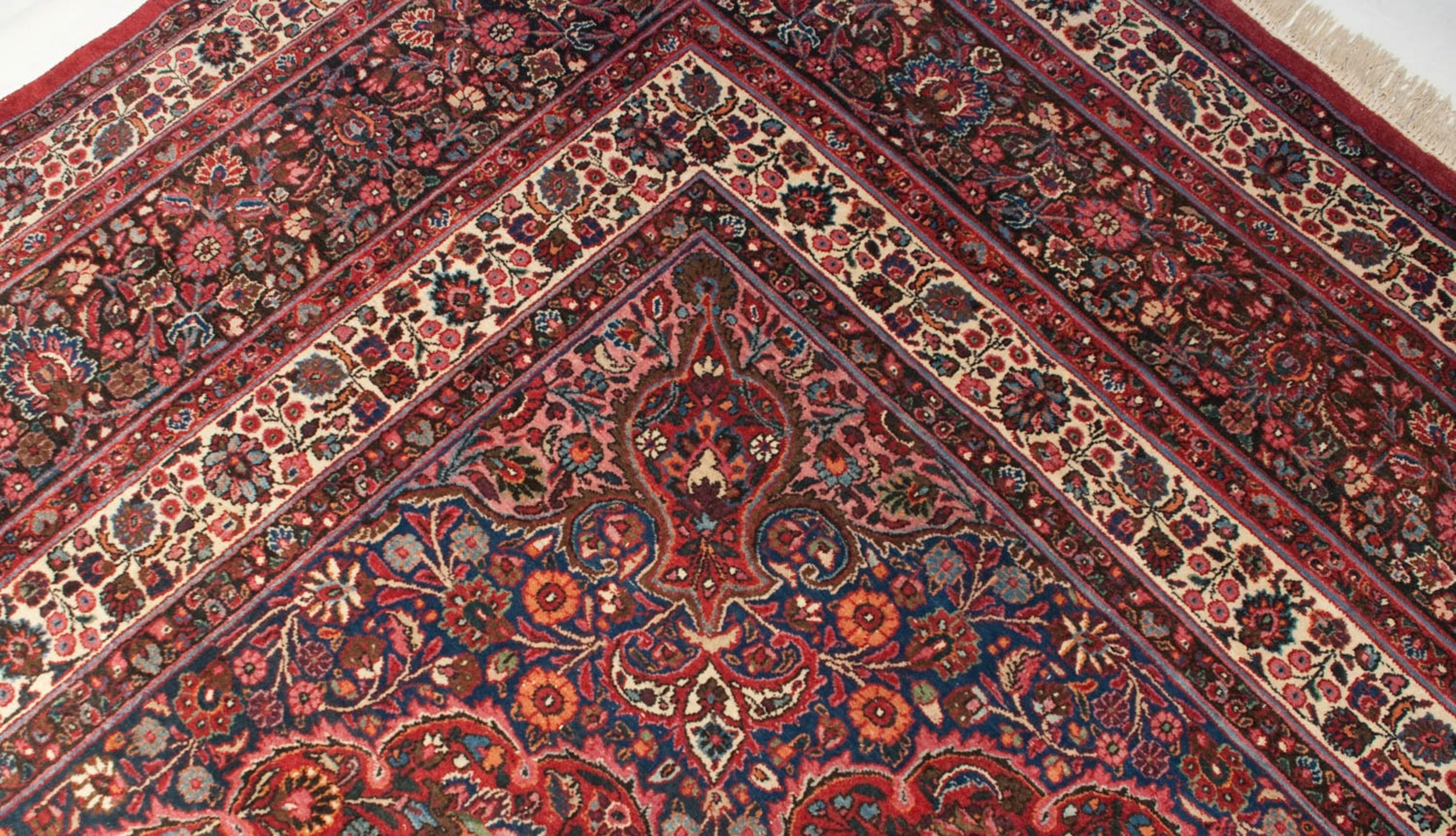12x19.5 Vintage Fine Meshed Carpet